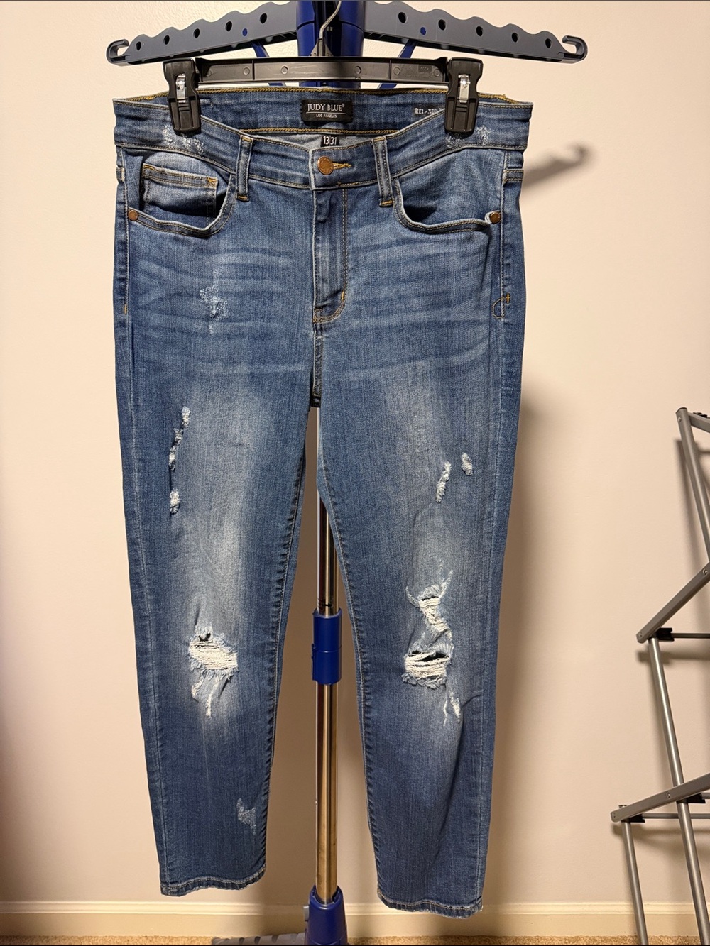 Judy Blue Light-Med Wash Distressed Ankle Jeans